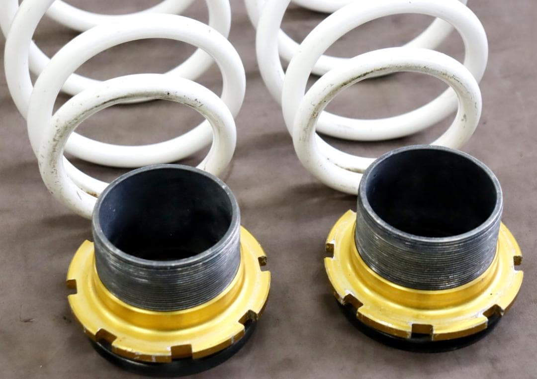 トヨタ プリウス ZVW30 ZVW35　車高調（リアバネ）