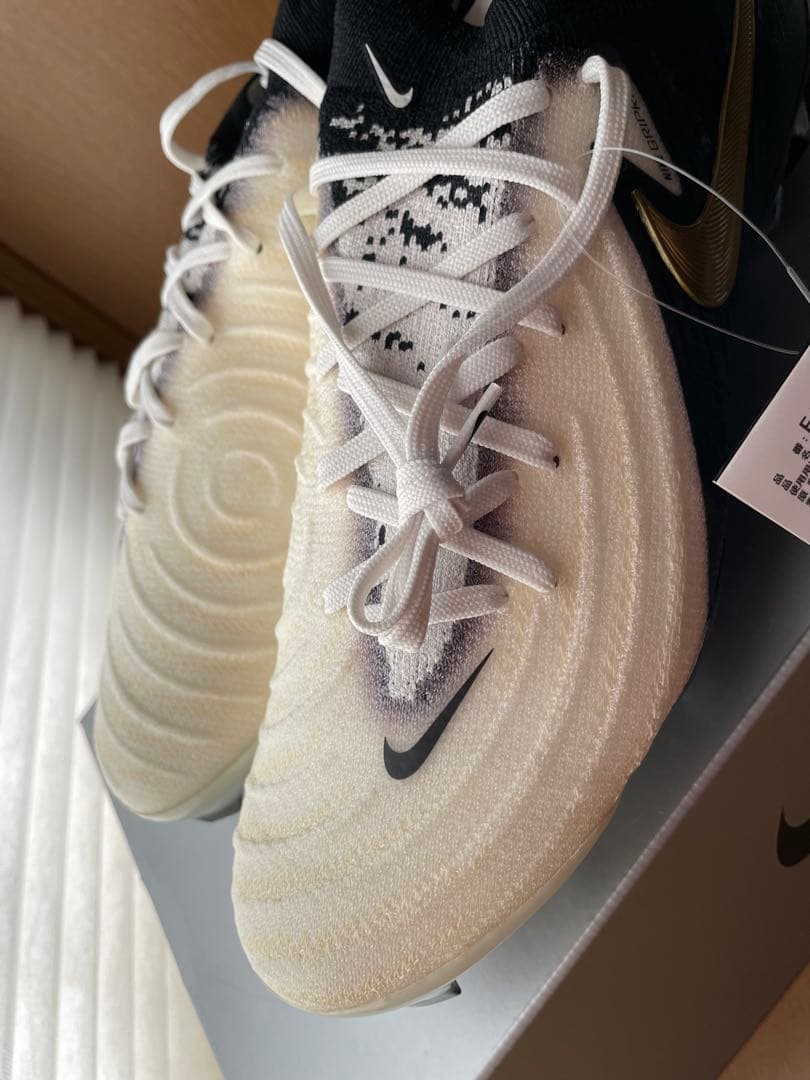 Nike Phantom サッカーシューズ ホワイト/ブラック/ゴールド