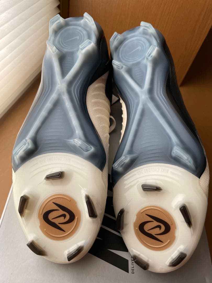 Nike Phantom サッカーシューズ ホワイト/ブラック/ゴールド