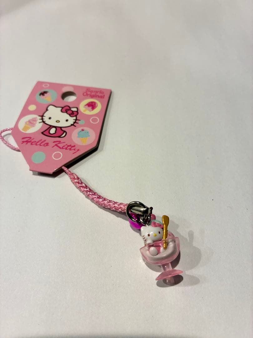 d*9様 ハローキティ アイスサンデー 根付ストラップ