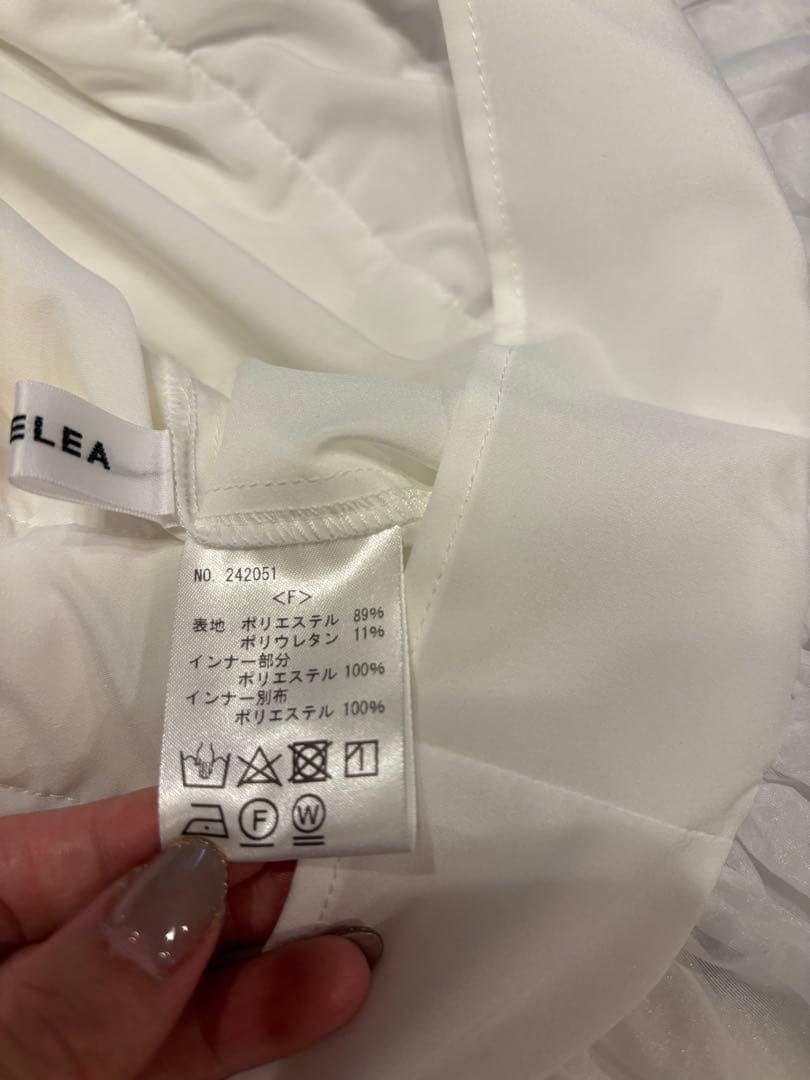 Kumi様⭐︎bluelea ⭐︎ヘムチュールドッキングプルオーバー 半袖⭐︎白