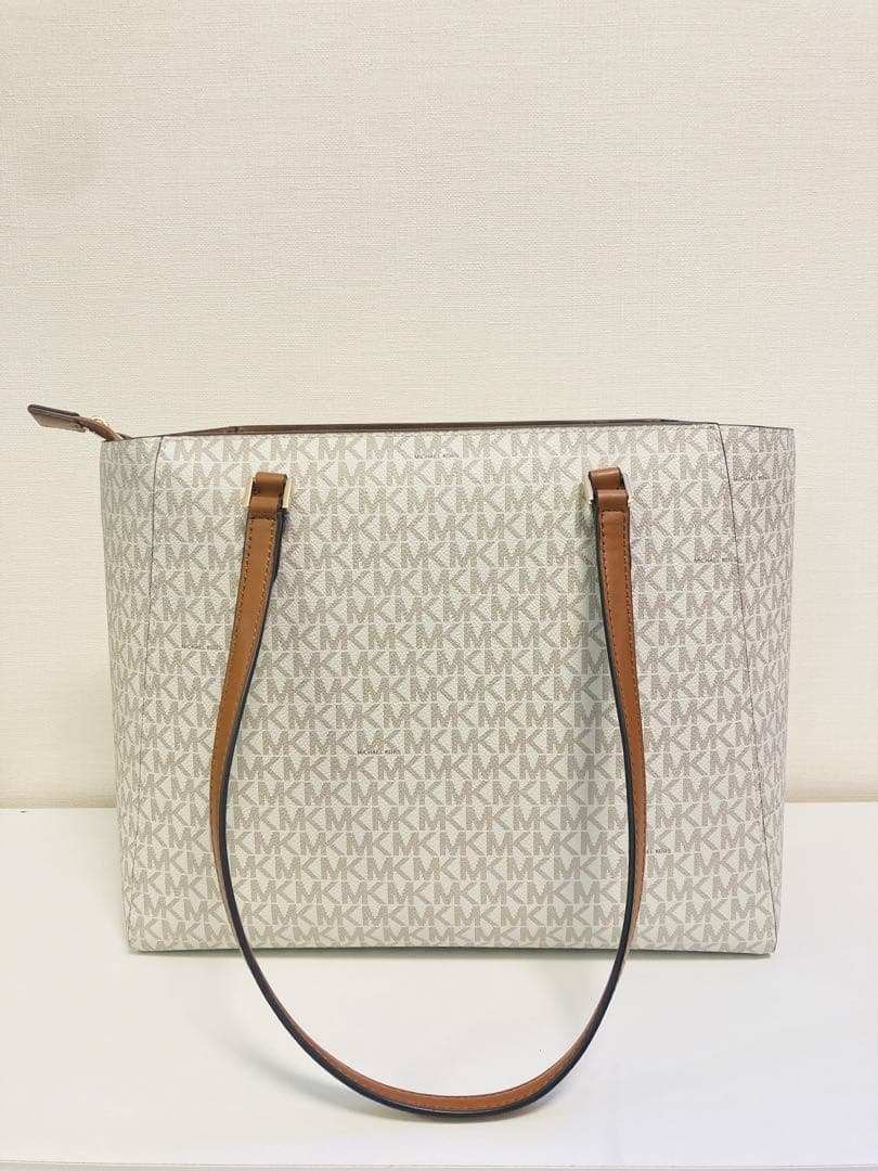 ああちゃん様MICHAEL KORS CHARLOTTEトートバッグのみ