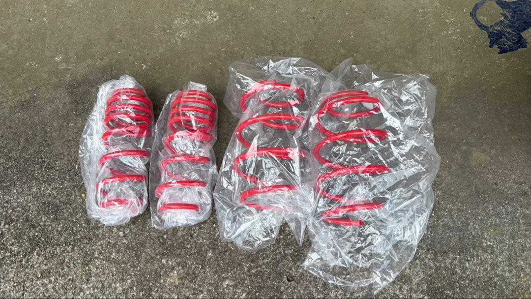 新しいサスペンションスプリング4個セットプリウスphv zvw52 ダウンサス