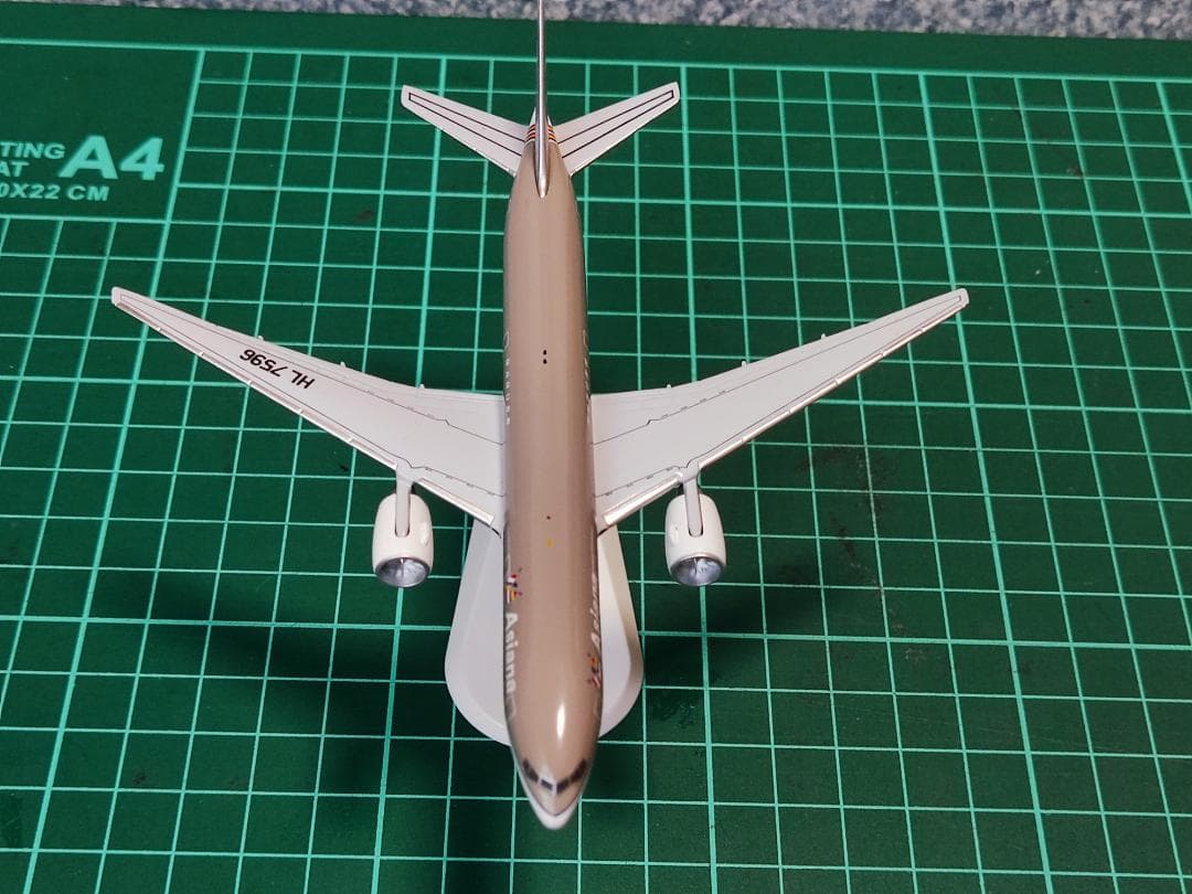 激レア品！　アシアナ航空　 B777 旧塗装　ダイキャストモデル 1:500