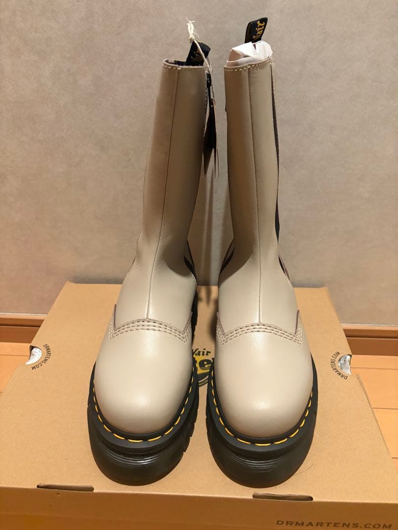 ドクターマーチン 厚底チェルシーブーツ ベージュ