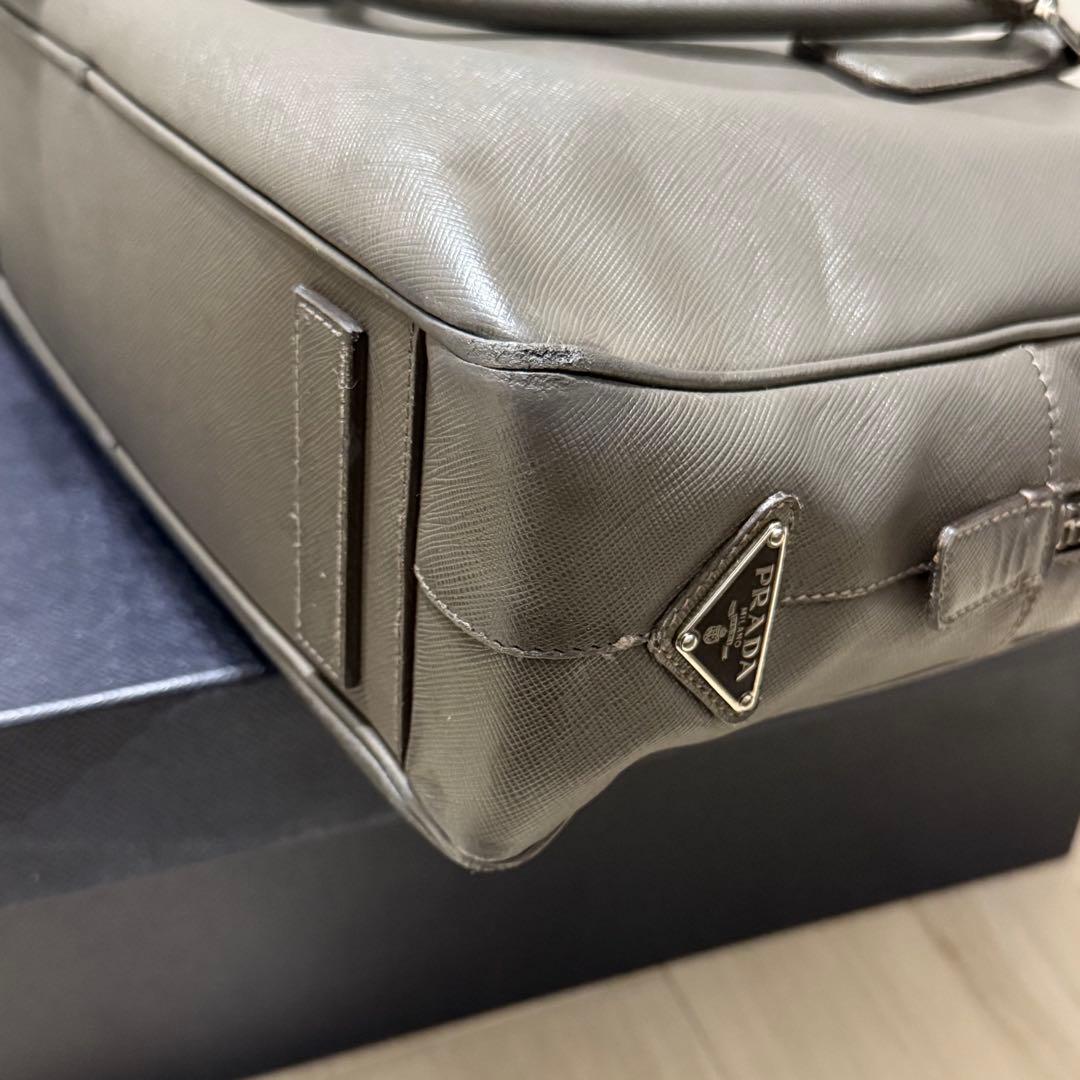 さ*た様 プラダ サフィアーノレザー 三角ロゴプレート ブリーフケース グレー
