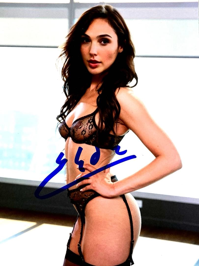 セール中…ガル・ガドット直筆サイン入り2Lサイズ写真…