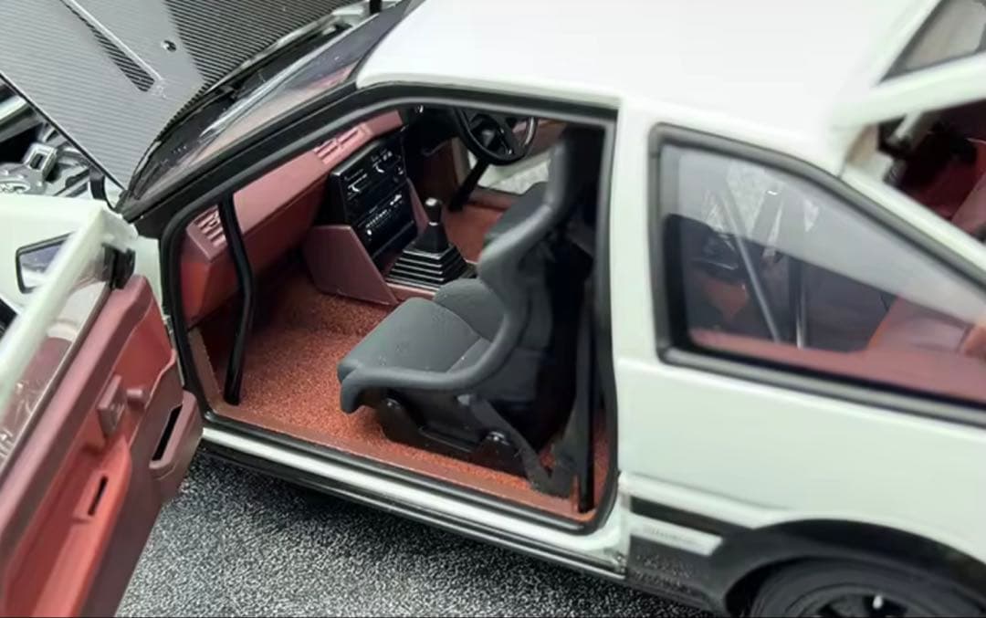 Autoart 1/18イニシャルD AE86 ミニカー