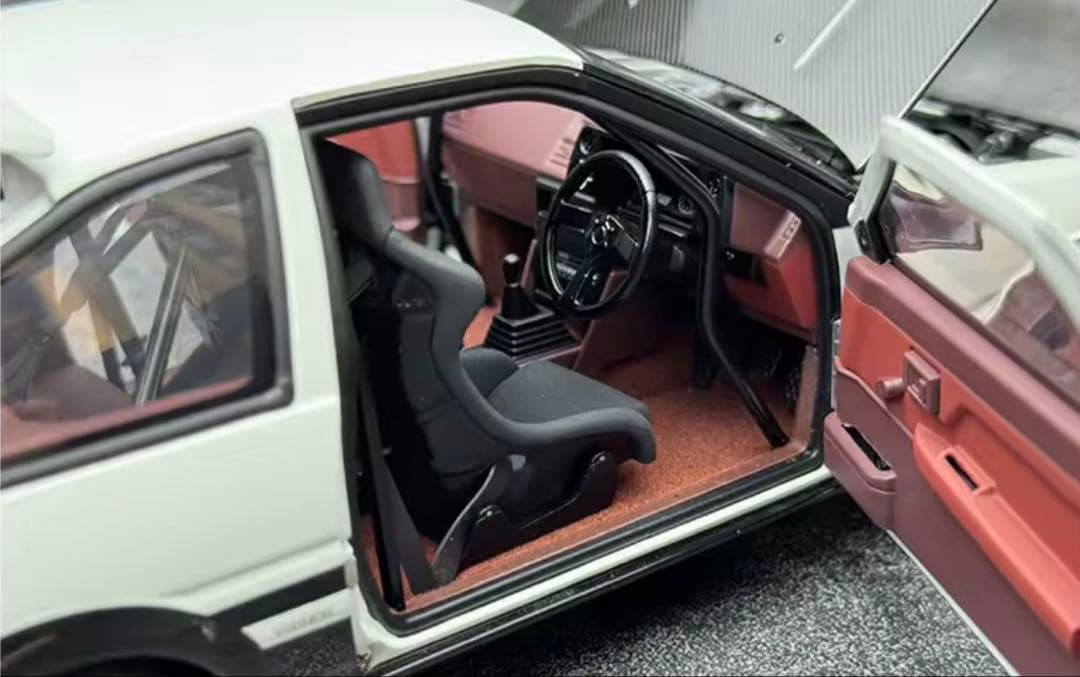 Autoart 1/18イニシャルD AE86 ミニカー