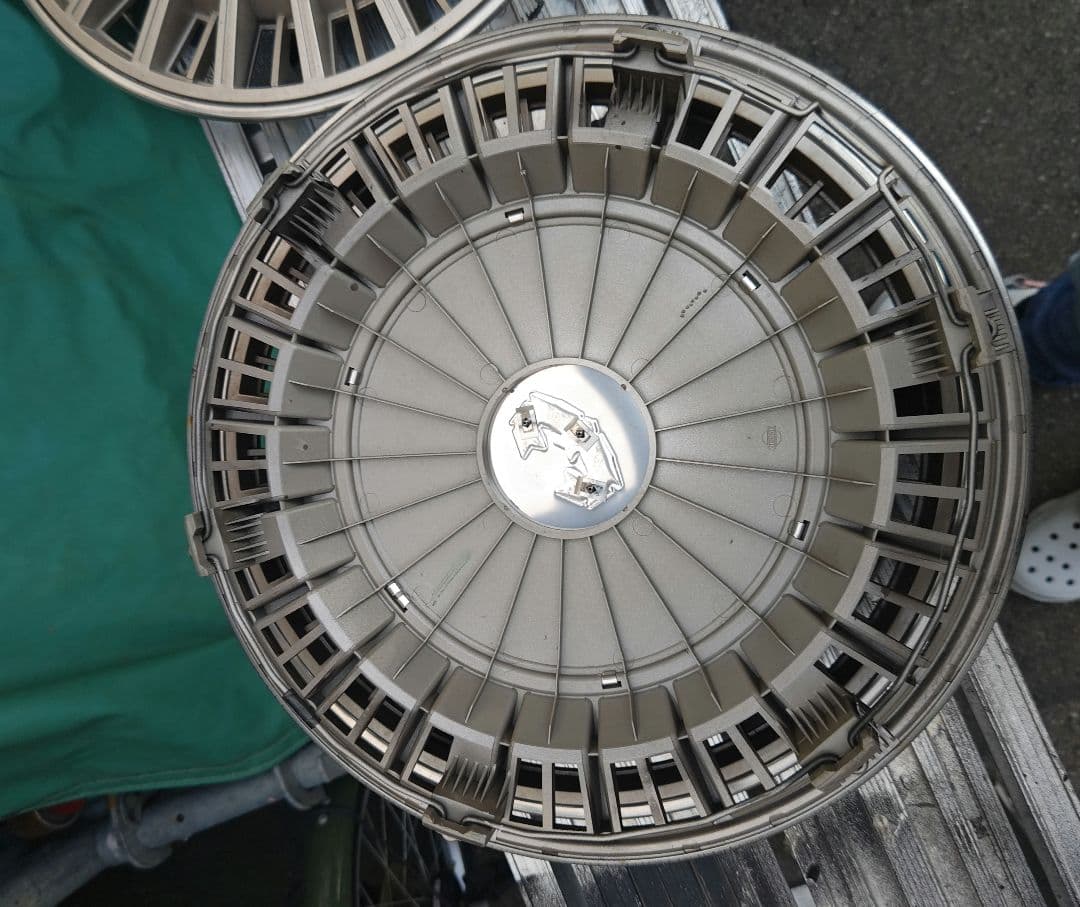 日産 ローレル 純正 ホイールキャップ ホイールカバー 4個セット 中古