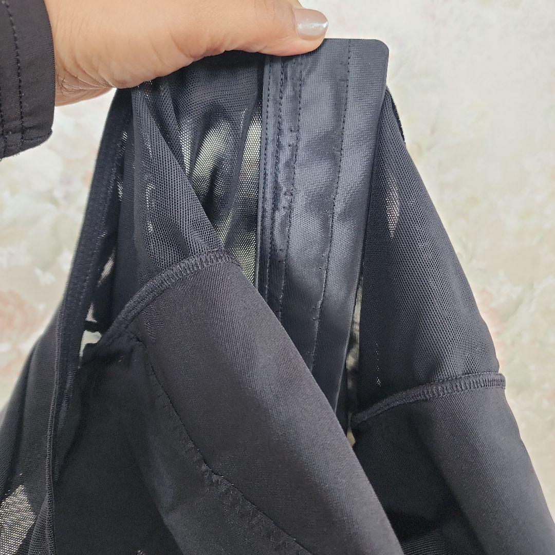 ボディシェイパー黒の体型補正用半袖シャツ