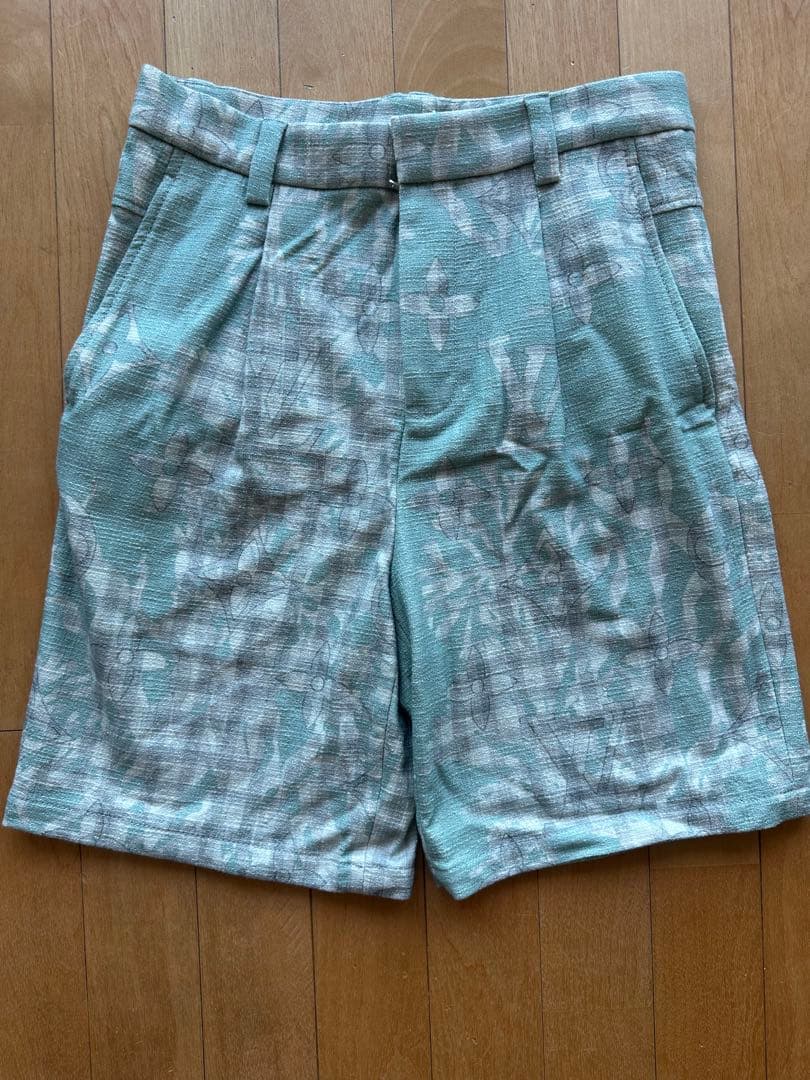 LOUIS VUITTON 水色柄ショートパンツ