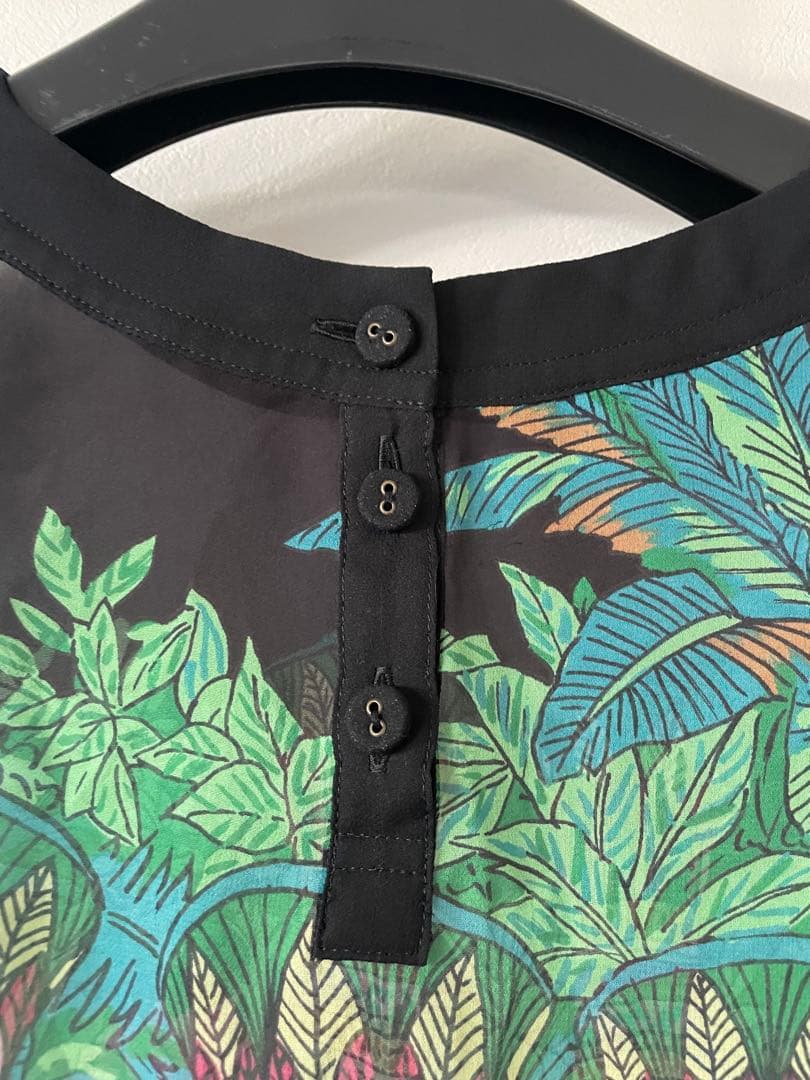 トクコプルミエブォルエジプト風柄シフォン風ノースリーブチュニック