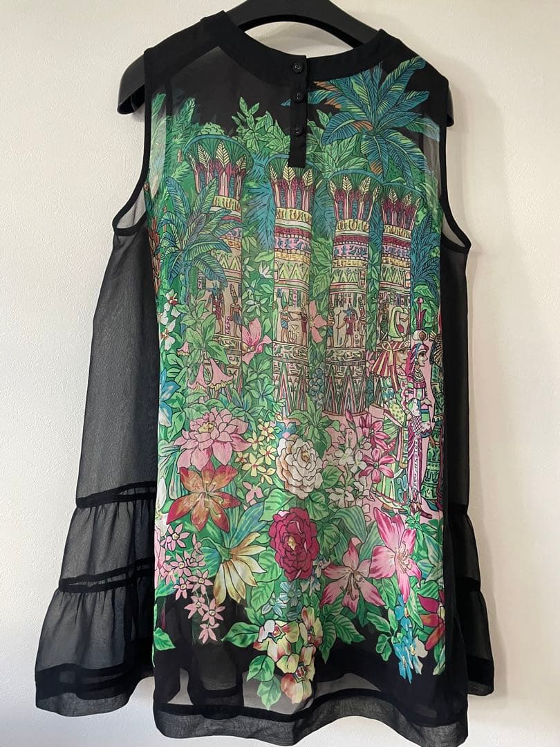 トクコプルミエブォルエジプト風柄シフォン風ノースリーブチュニック