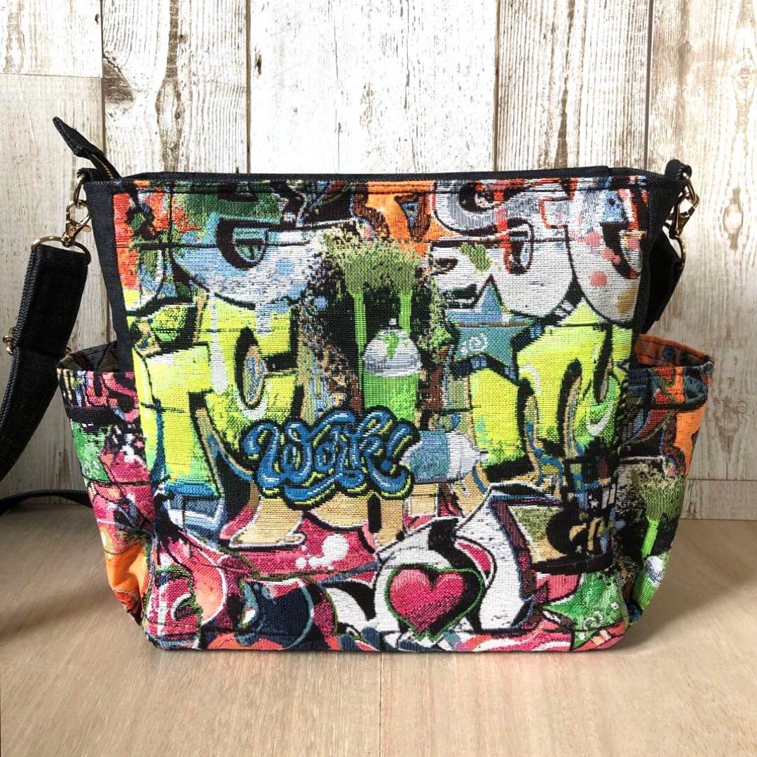 ショルダーバッグ　ハンドメイド　デニムリメイク　ブラック　ゴールド【新品デニム】