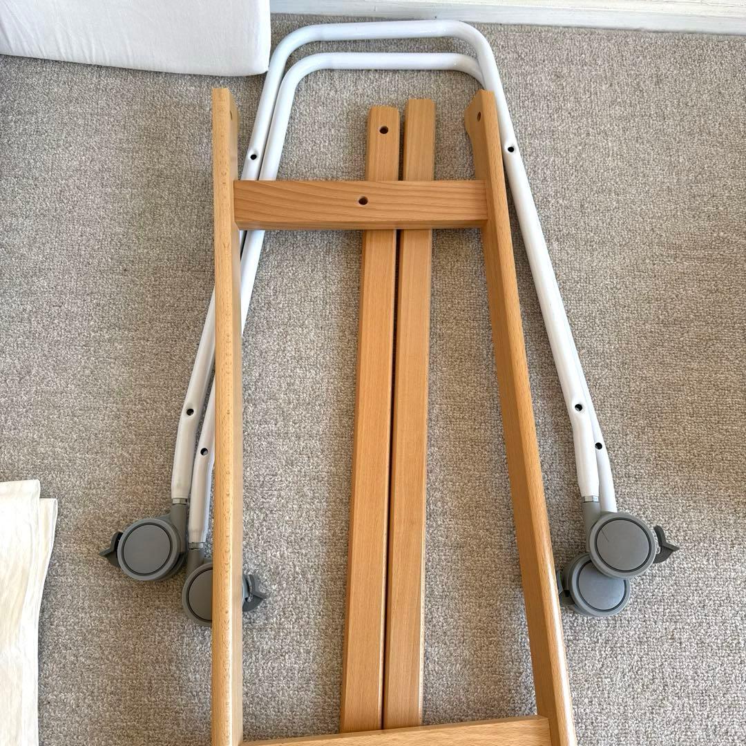 リリワゴン　木製ベビーベッド キャスター付き メッシュデザイン　ホワイト