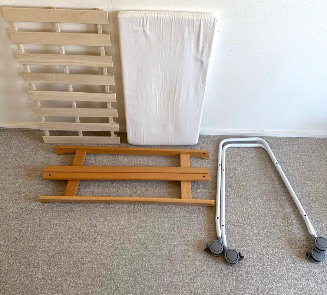 リリワゴン　木製ベビーベッド キャスター付き メッシュデザイン　ホワイト