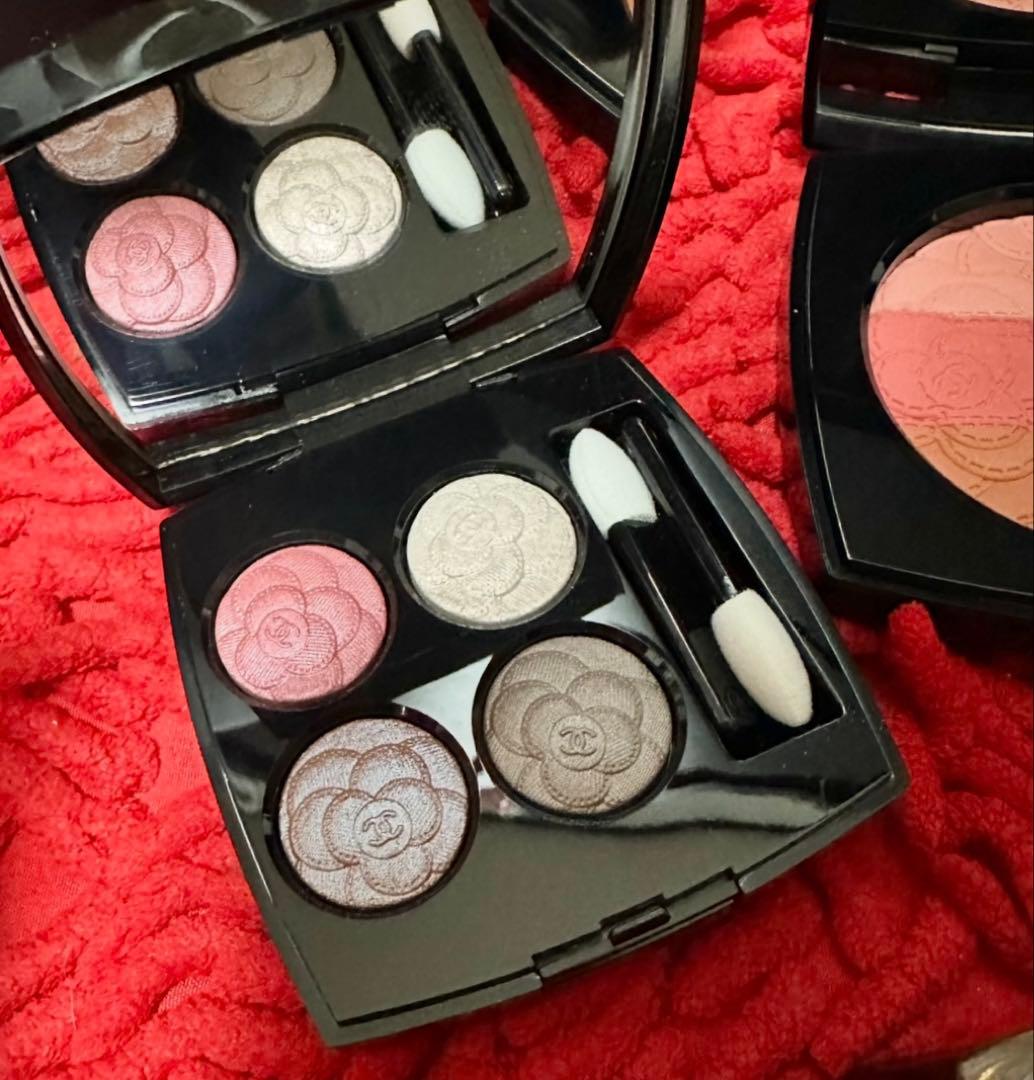CHANEL/シャネル♡特別限定品！レキャトルオンブル/カメリア型アイシャドウ