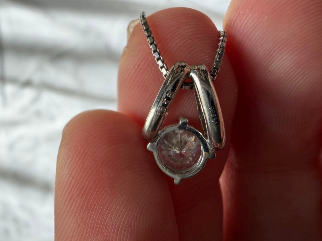 クリスタル風ストーン付きネックレス　pt850、pt900刻印