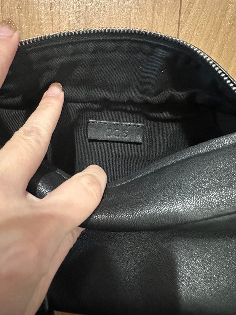 【COS】レザープリーツベルトバック
