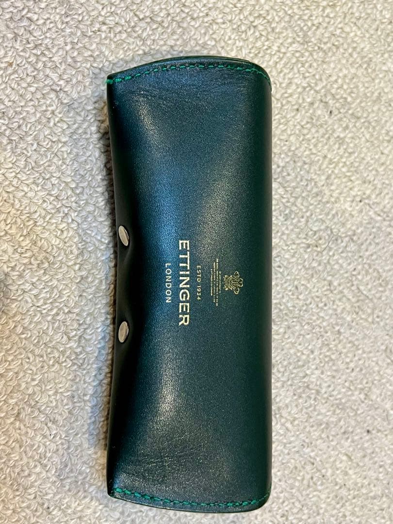 期間限定値下げ　送料込み　美品　箱付き　Ettinger グリーン メガネケース