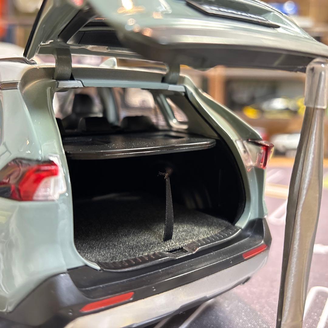 1/18 トヨタRAV4アッシュグレーメタリック×アーバンカーキ フル開閉モデル