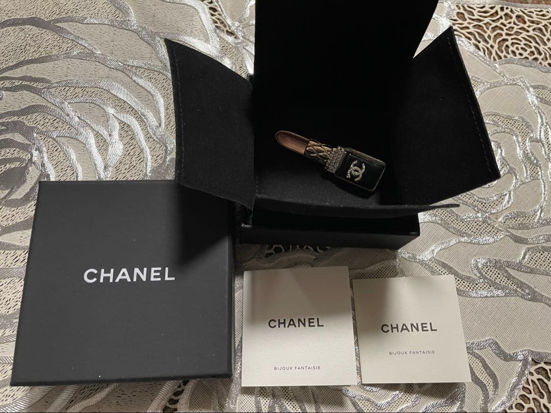 さくらんぼ大好き様御専用✨シャネルリップスティック型ブローチ✨