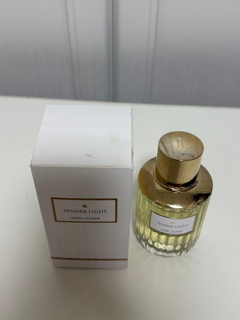 【未使用に近い】ESTEE LAUDERエスティーローダTenderLight