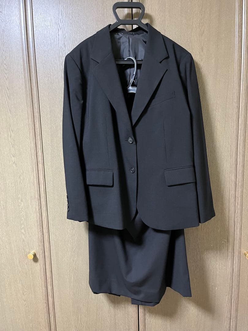 No22 リクルートスーツ ジャケット25号　スカート29号　黒