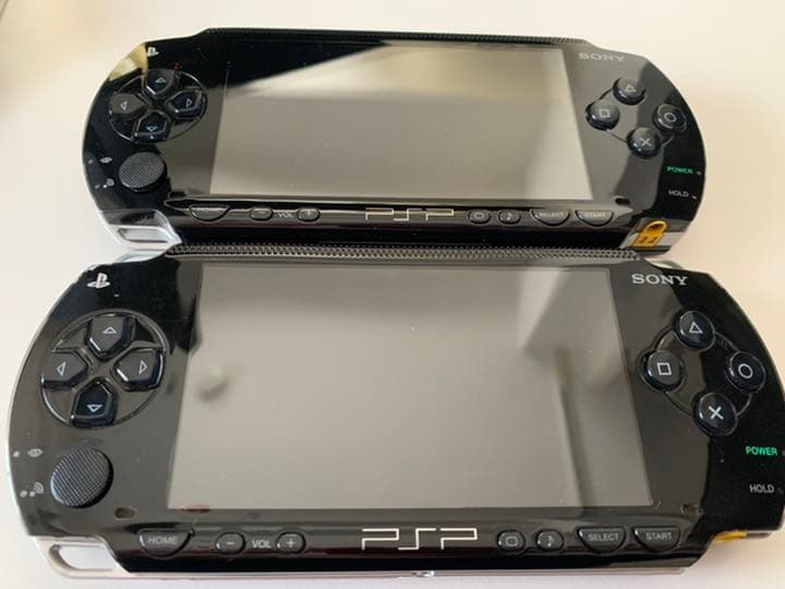 【まとめ売り】PSP2台、充電機、イヤホン用コードのセット