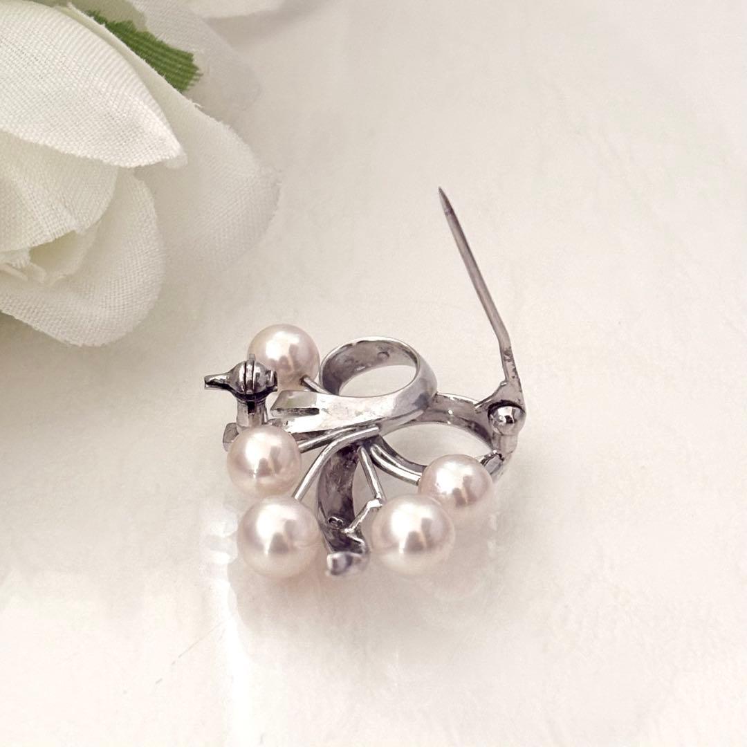 444【ミキモト】シルバー　パール　5珠　ブローチ　　皇室御用達ブランド