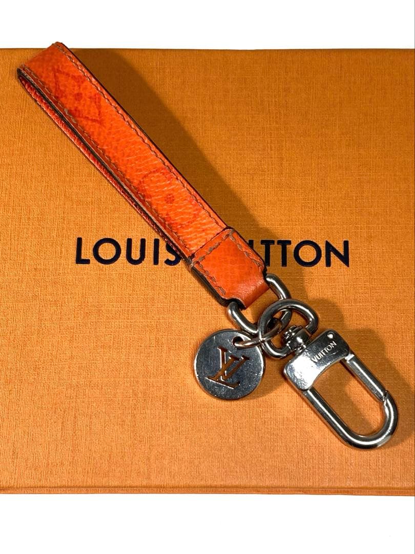 ルイヴィトン　タイガラマ　クレ　スリム　ドラゴンヌ　キーホルダー　チャーム