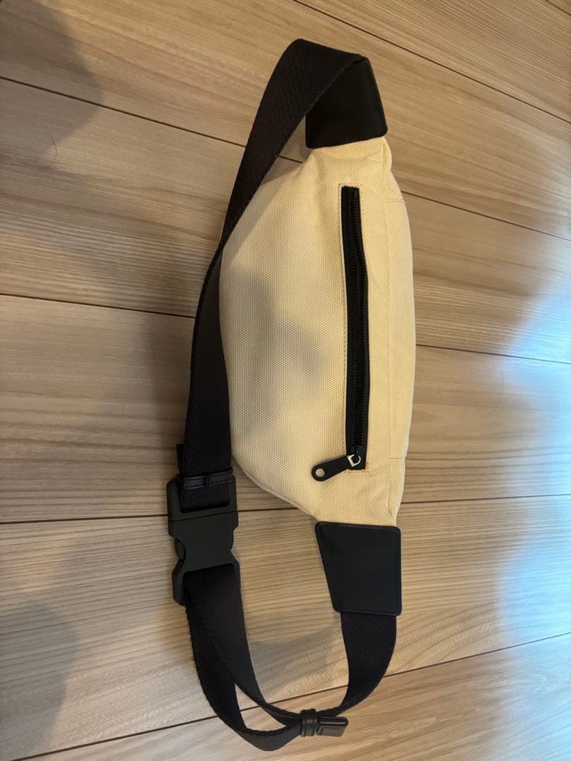 BURBERRY ボディバッグ アイボリー・ブラック