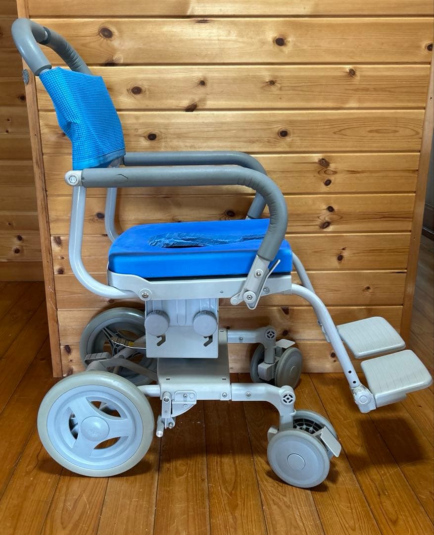 uchie 入浴用車椅子 U字型クッション付き　くるくるチェアD ウチエ