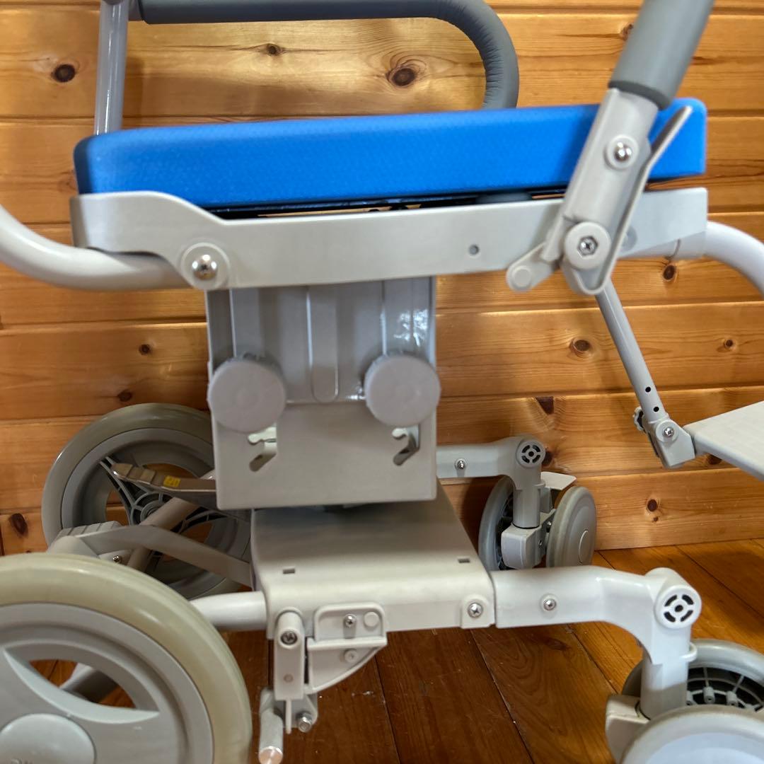 uchie 入浴用車椅子 U字型クッション付き　くるくるチェアD ウチエ
