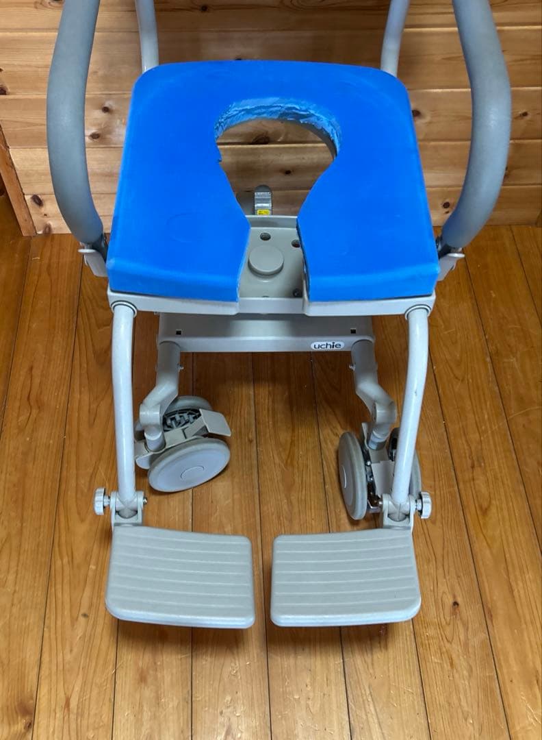 uchie 入浴用車椅子 U字型クッション付き　くるくるチェアD ウチエ