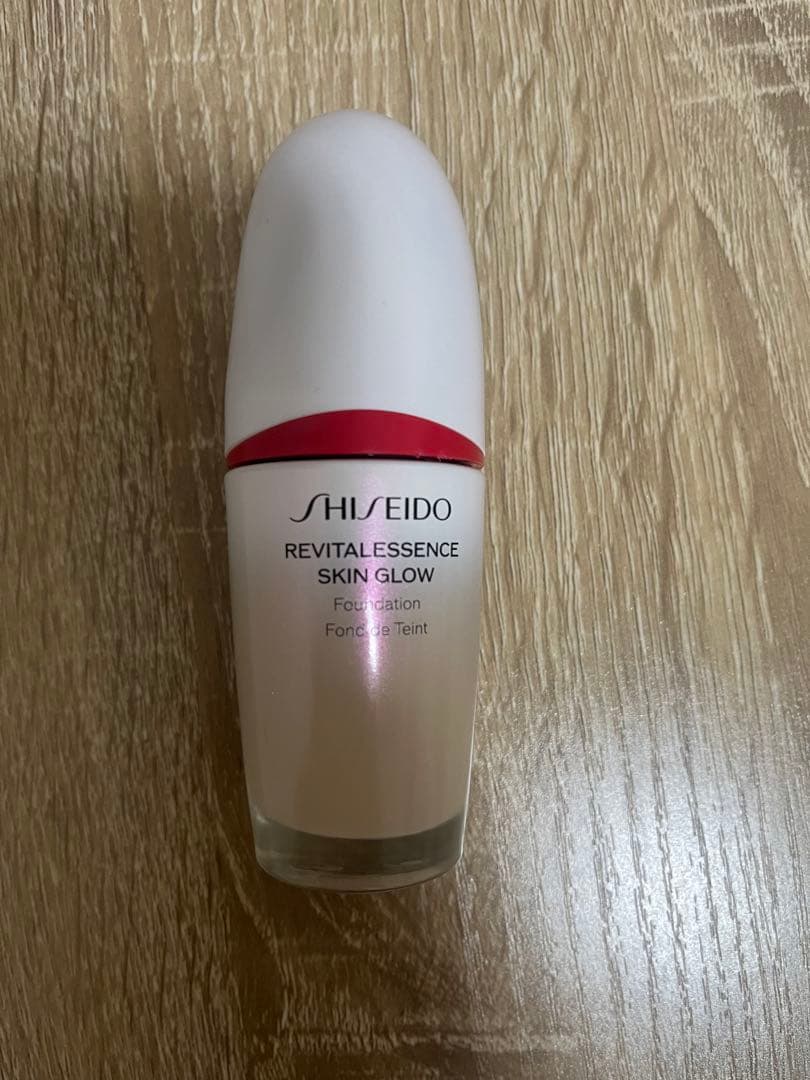 SHISEIDO エッセンス スキングロウ  ファンデーション　220