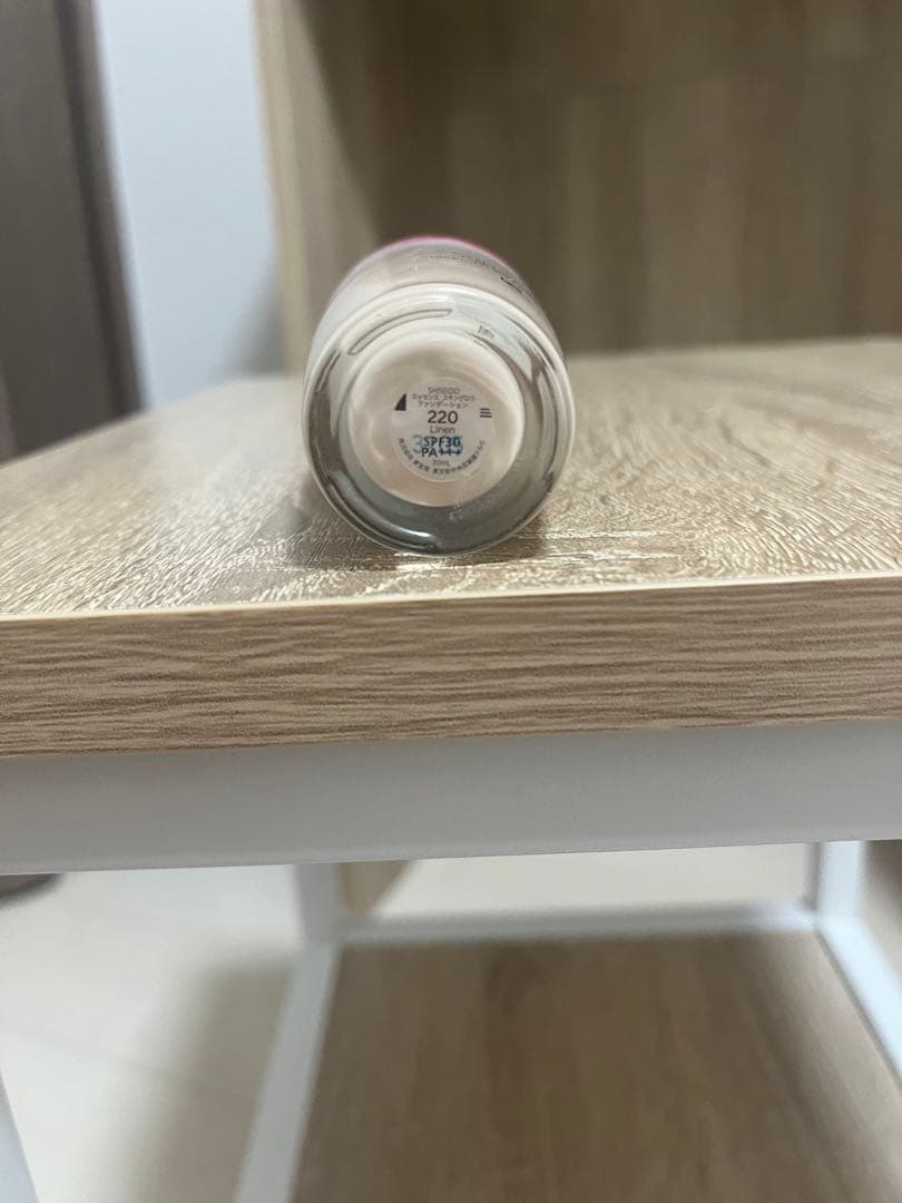 SHISEIDO エッセンス スキングロウ  ファンデーション　220