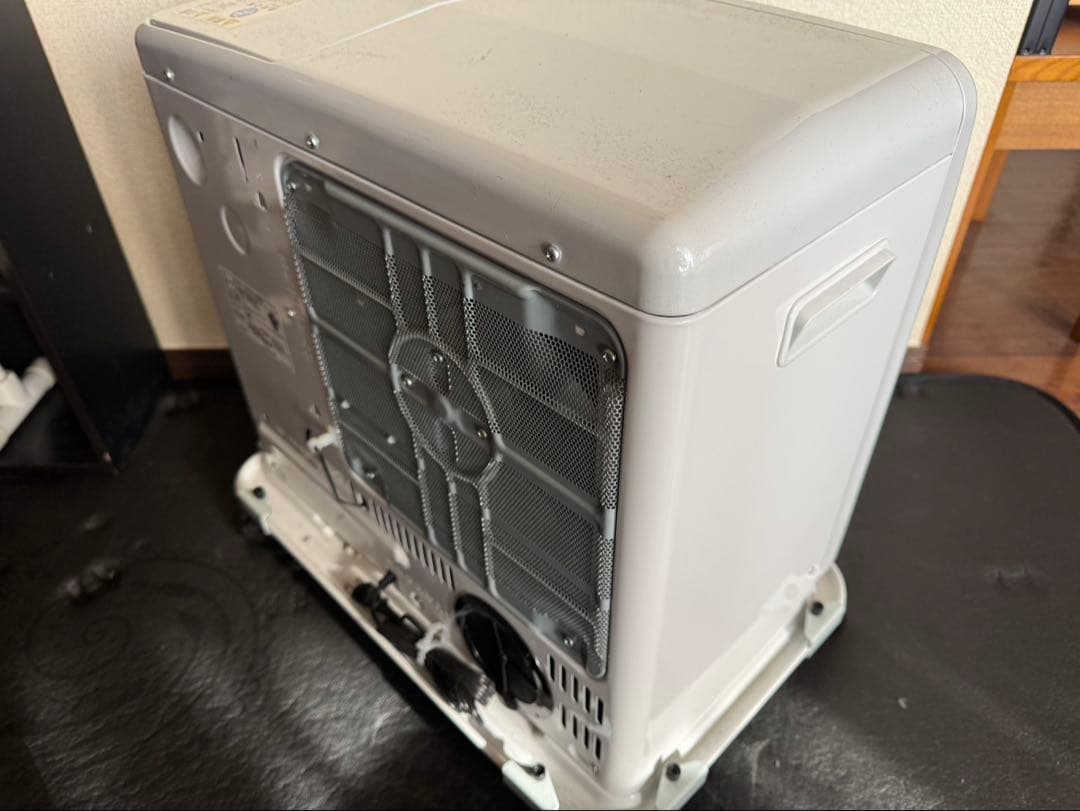 石油ファンヒーター　コロナ　キャスター台付き