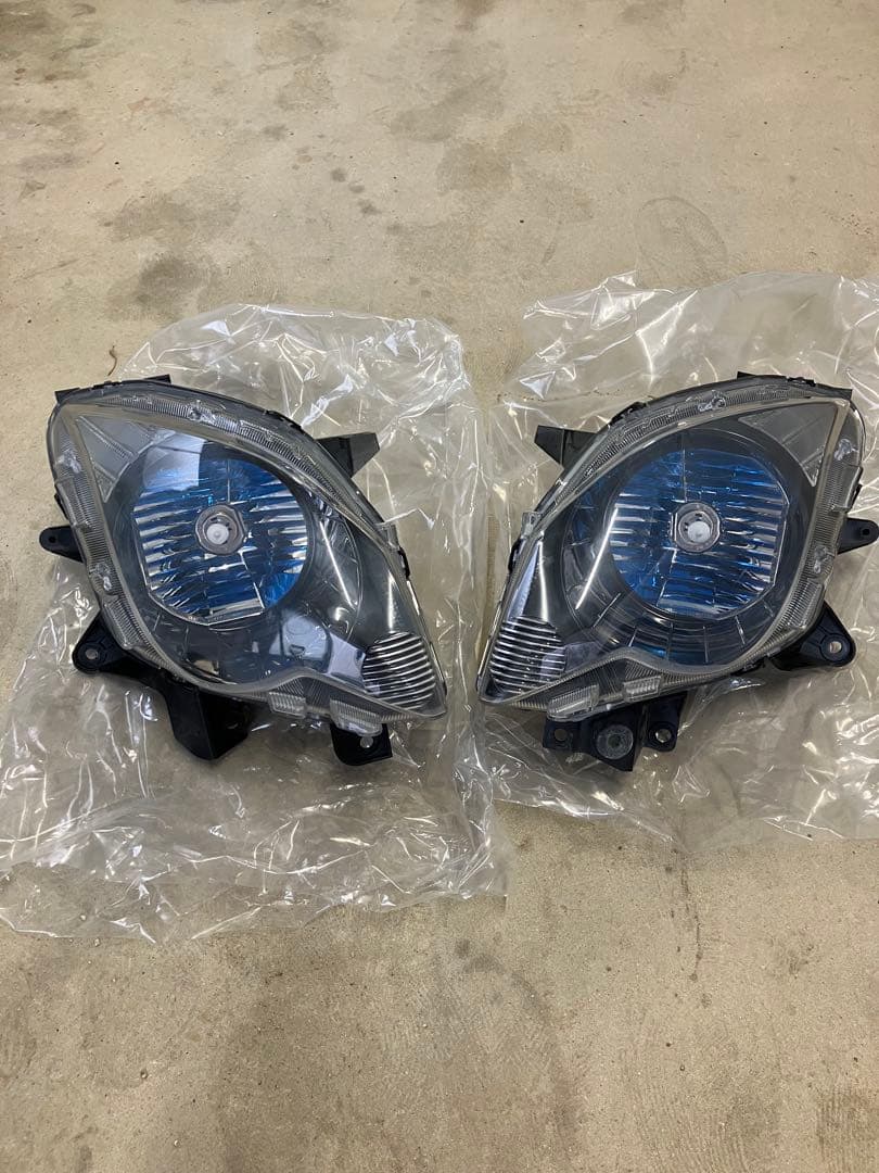 MF10 フォルツァ　純正ヘッドライト