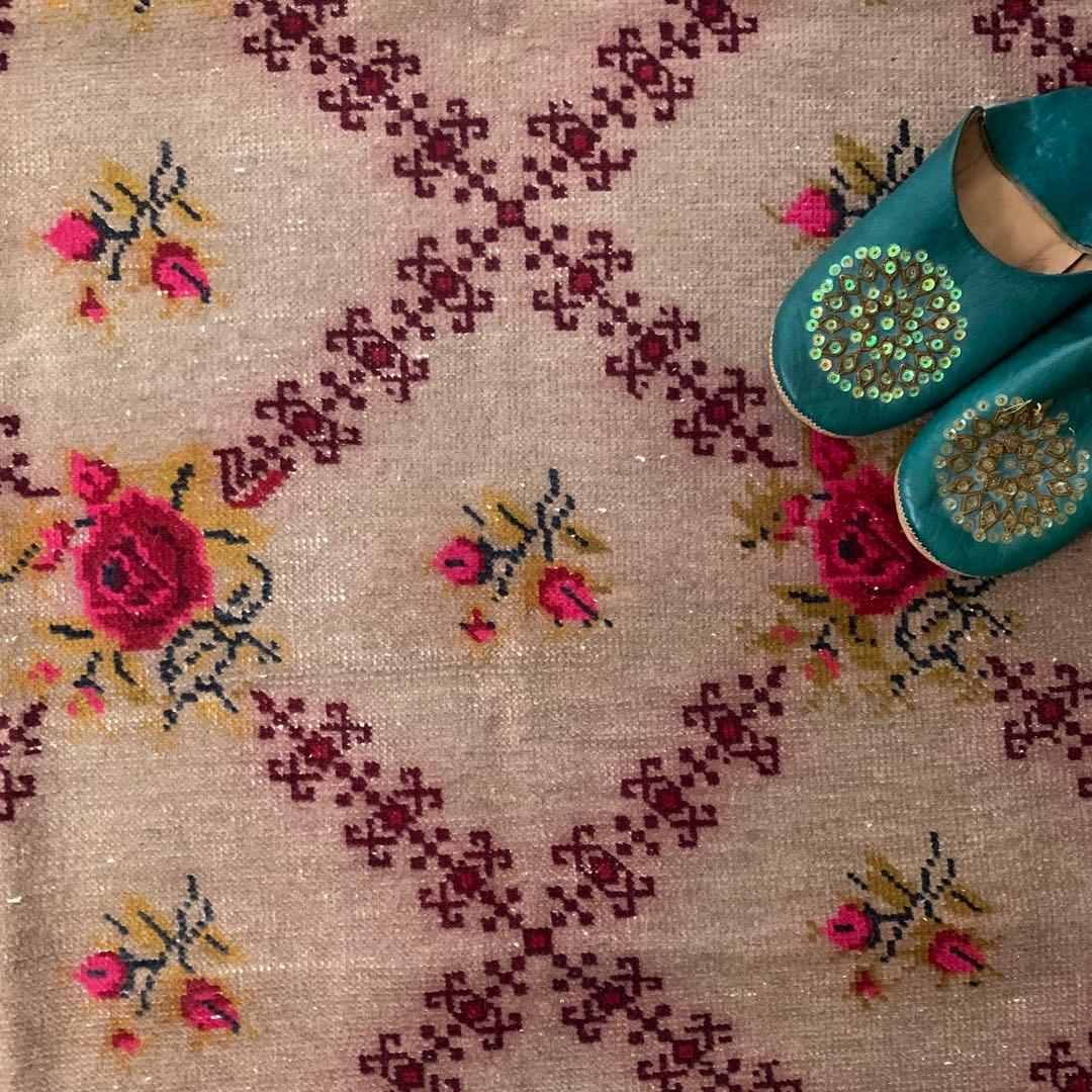 訳あり　超レア　トルコヴィンテージラグ　ローズ　206×113 薔薇　トルコラグ