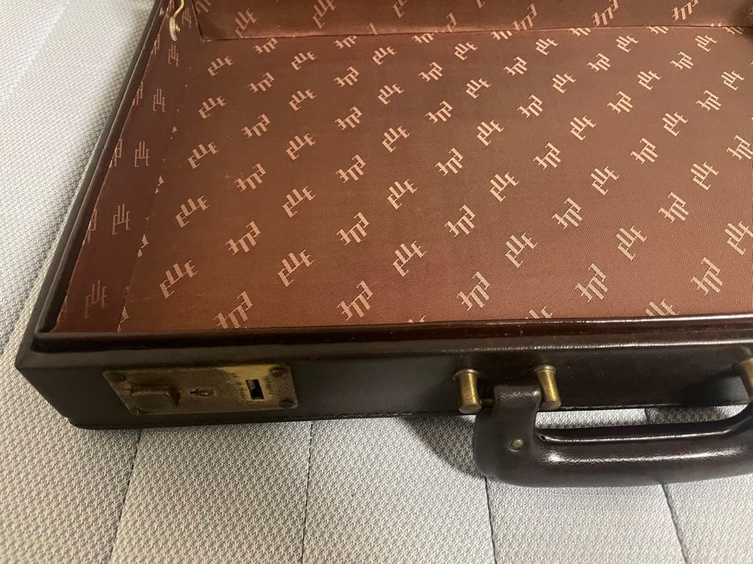 レザーカーヴィング アタッシュケース 希少 60万以上 手彫り 神の鞄