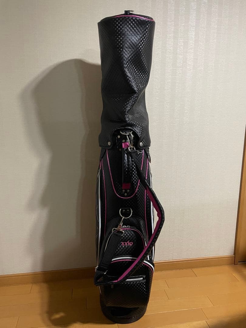 ほぼ未使用XXIO ゴルフバッグ・キャディバッグレディース 黒ピンク