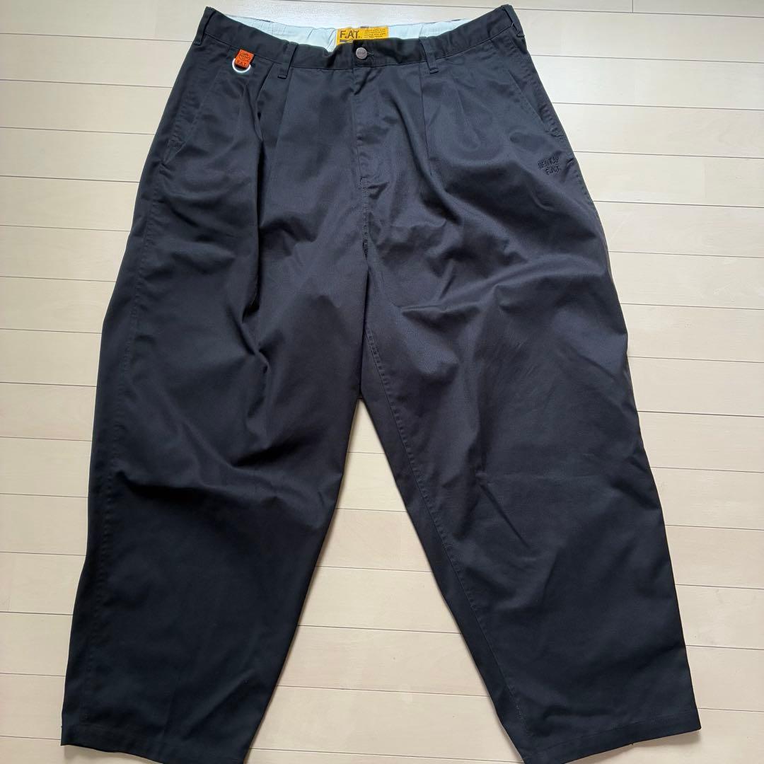 ヒ*ス様 FAT エフエーティー REDKAP/BIGKAP ワイドチノパンツ