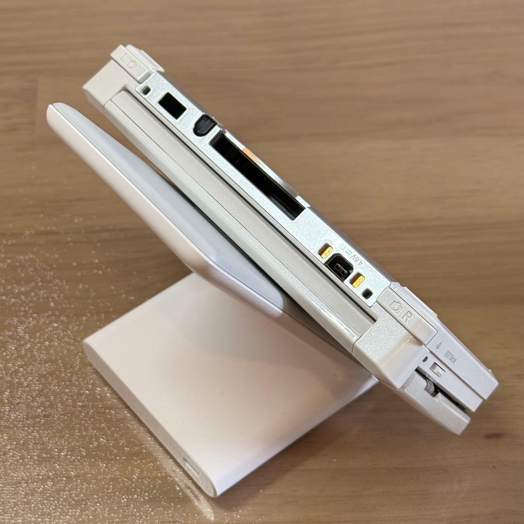 4-425 ニンテンドー3DS アイスホワイト