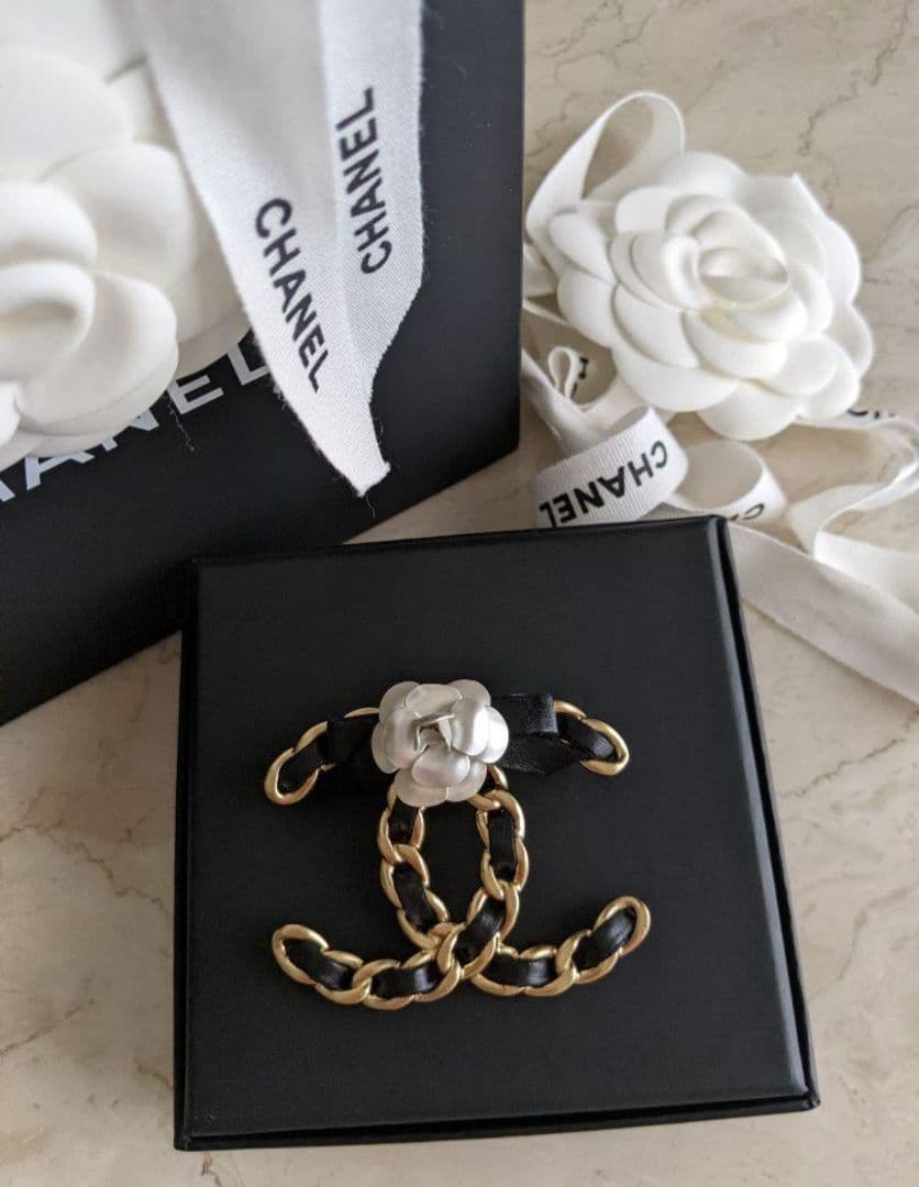 レア★シャネル ブローチ CHANEL チェーンレザー カメリア 20A