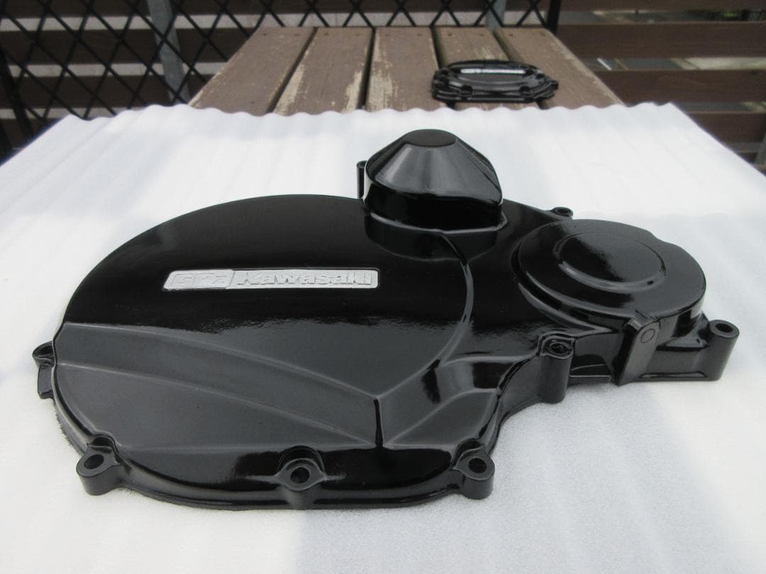 送料込み！カワサキ GPZ900R クラッチ・ポイントカバー 塗装済み中古良品