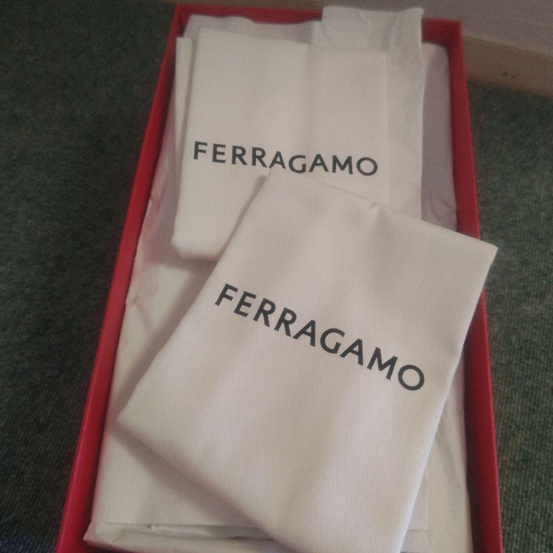 shina　フェラガモ　ミュール