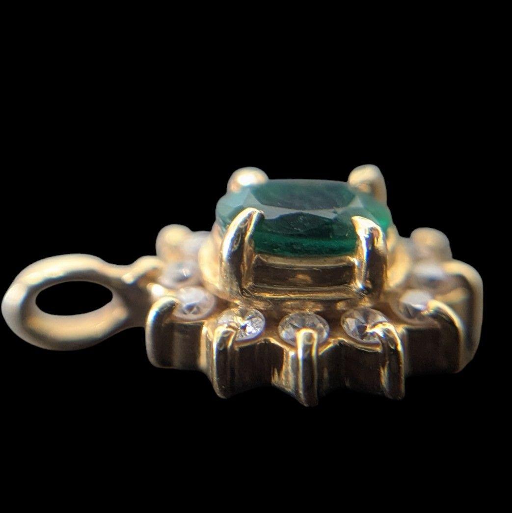 K18 エメラルド ペンダントトップ 0.8g 750 ゴールド ネックレス