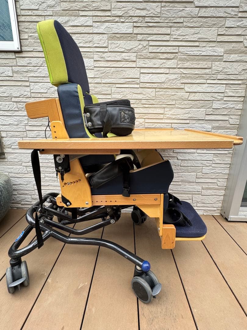 座位保持椅子　障害児　室内用